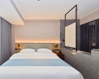 Nali Hotel (Yulin Traditional Chinese Medicine Port Rt-Mart Store) - Yulin - Bedroom