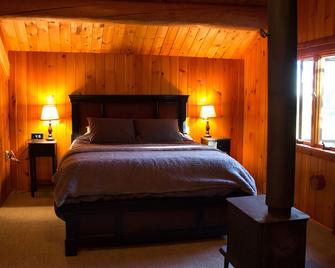 10 Min To Windham Classic 4br Log Cabin Huge Views New Deck New Hot Tub Fire Pit - East Durham - Habitación