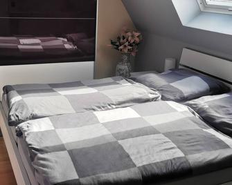 München großzügige Wohnung sehr ruhig - Múnich - Habitación
