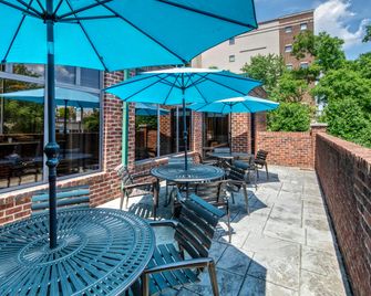 Hampton Inn & Suites Nashville-Vanderbilt-Elliston Place - נאשוויל - מרפסת