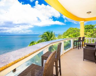 Perfect beachfront location for a West End vacation - West End - Balcony