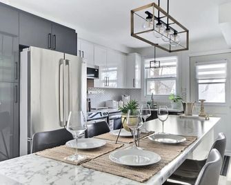 Quebec city Downtown River Sidewalk 2 Free Parking - קוויבק סיטי - חדר אוכל