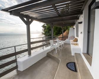 Pefkaki Boutique Hotel Loutraki - Loutraki - Balcon