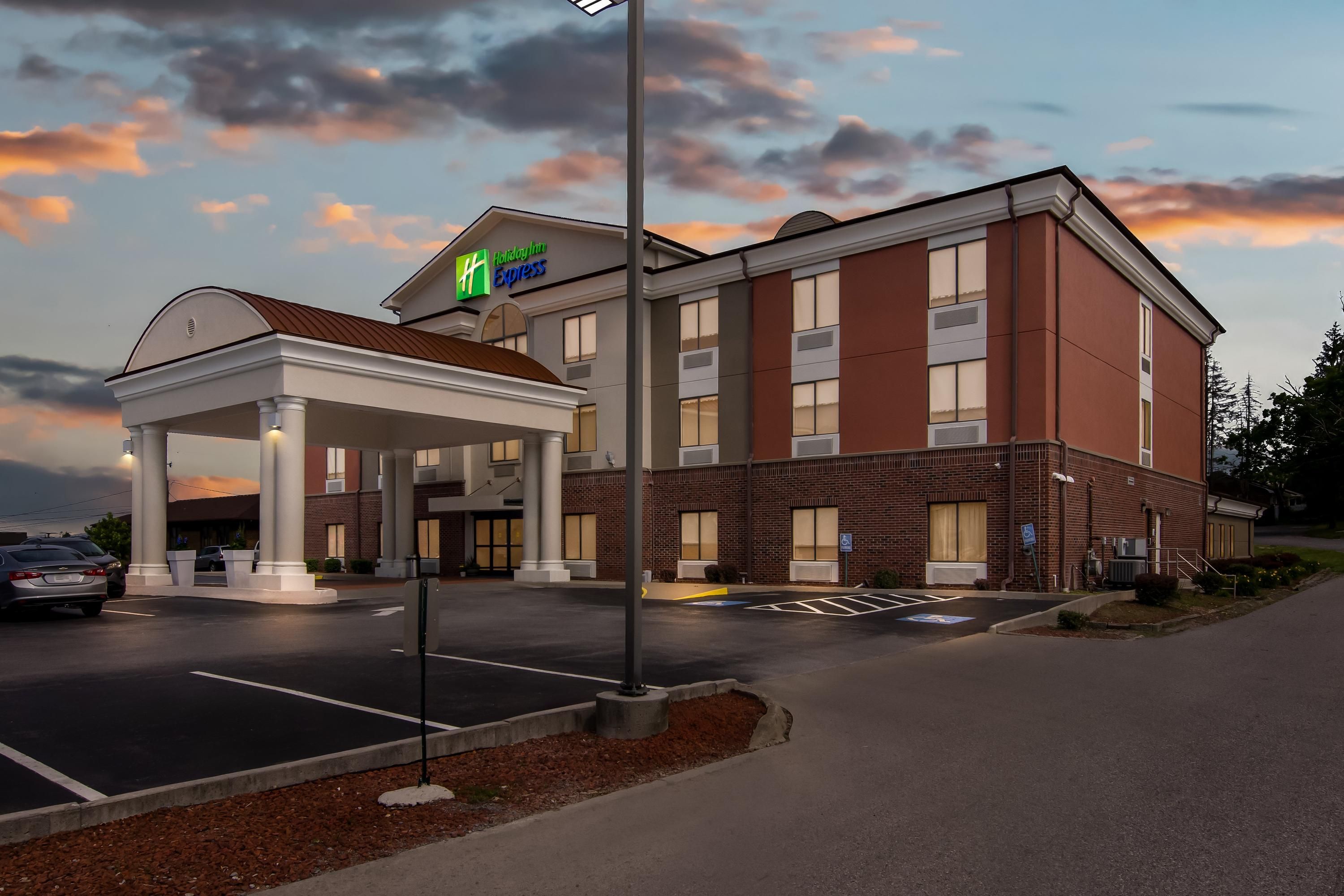 Holiday Inn Express Princeton/I-77 By IHG - Princeton - Budova