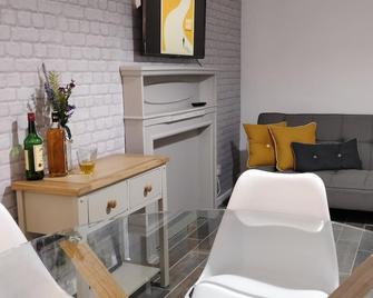 Antrim Coast Apartments - Cushendall - Living room