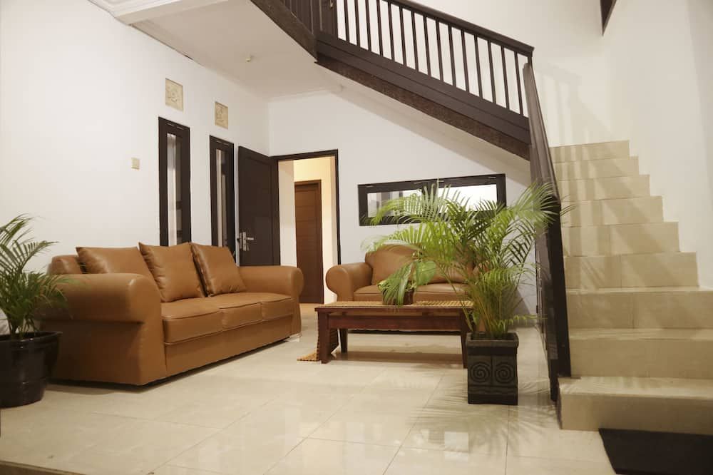 de Lungguh Family Homestay - Banyuwangi - Recepción