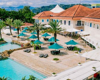 Subic Bay Yacht Club - Subic Bay Freeport Zone - Piscina