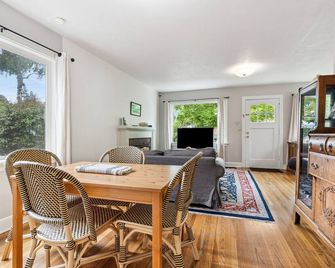 Cute And Comfortable, In A Quaint Location, Central Ac, Dog Friendly - Hood River - Dining room