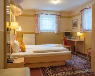 Parkhotel Neustadt Garni - Wusterhausen/Dosse - Schlafzimmer