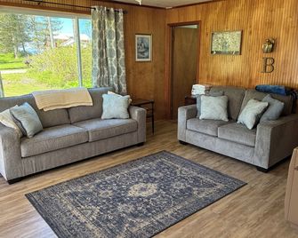 Summer Family Cabin On Lake Ontario, Pulaski newly Updated!! - Pulaski - Sala de estar