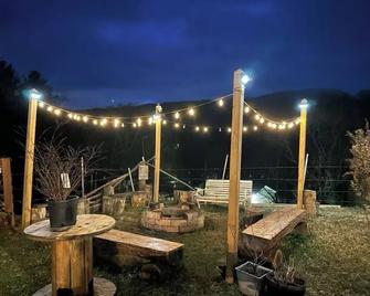 Cozy cabin with delightful mountain views. - Roan Mountain