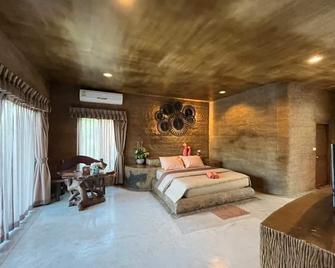 Timberland And Fruit Resort - Suan Phueng - Bedroom