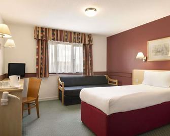 Days Inn by Wyndham Bradford M62 - Brighouse - Спальня