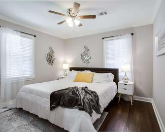 Lavish Living - 8 mins from Braves Stadium w/King - Smyrna - Bedroom