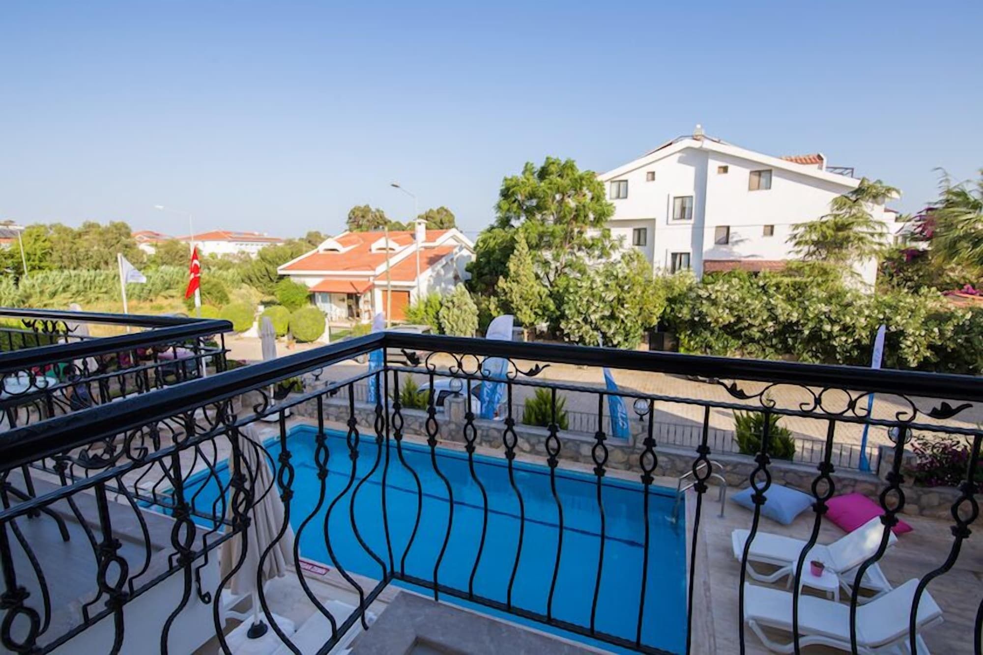 Datca Beyaz Ev Hotel - דטקה - מרפסת