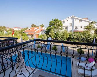 Datca Beyaz Ev Hotel - Datça - Balcón