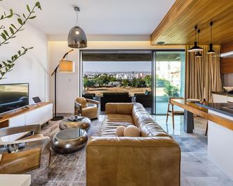 Sofia Luxury Residence - Premium Apartments With Pool & Bbq, Rooftop Terrace, 5 Min To Sea - Paphos - Living room