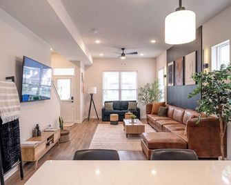 Luxury New 3br Cle Clinic Univcircle Little Italy - קליבלנד - סלון