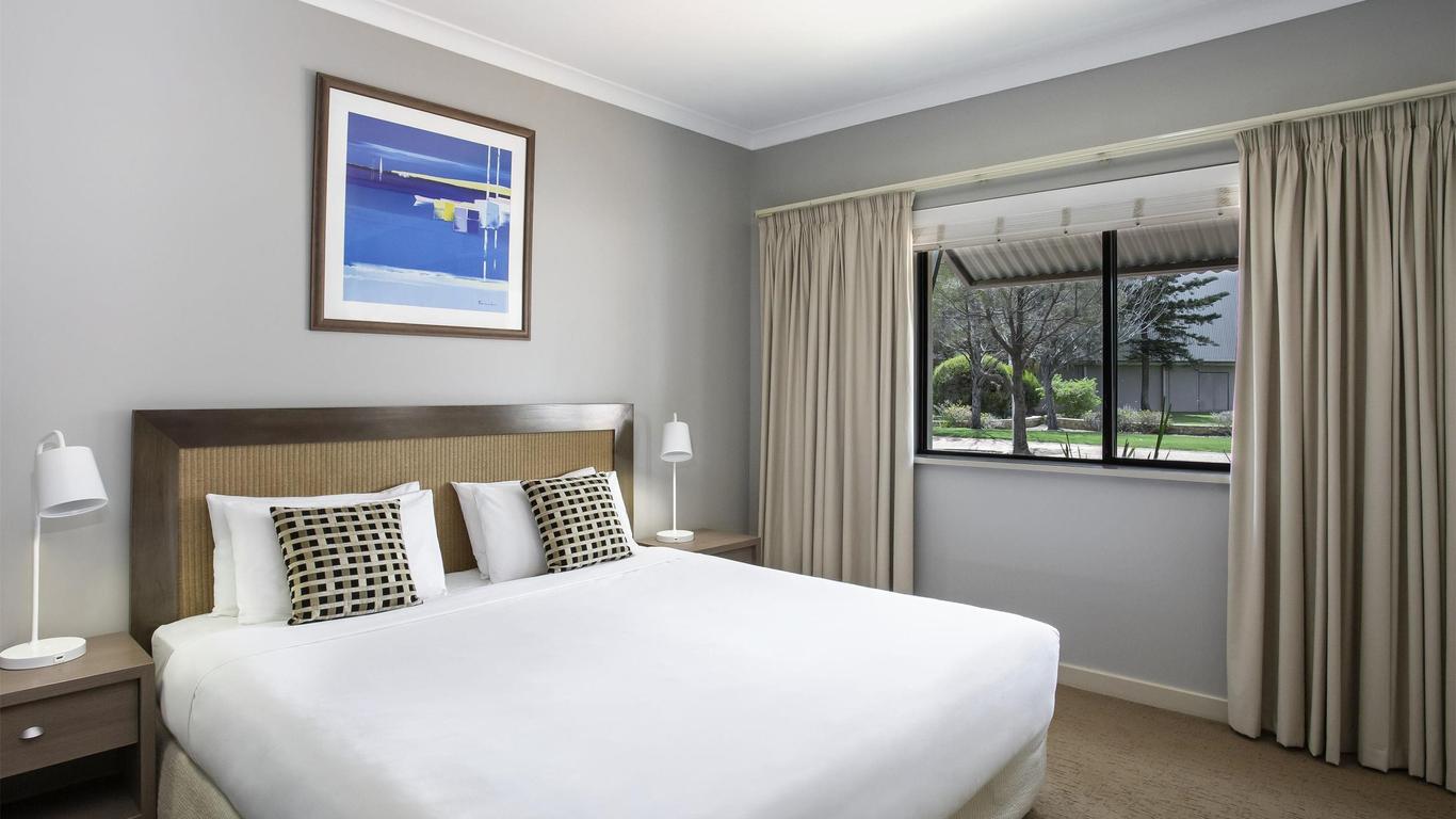 Mantra Geraldton