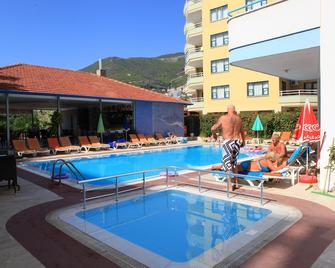 Anahtar Apart Hotel - אלניה - בריכה