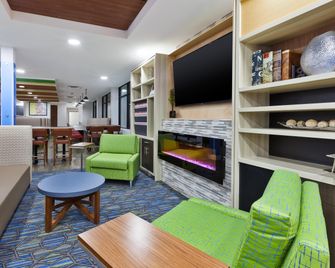 Holiday Inn Express Winnipeg Airport - Polo Park By IHG - Winnipeg - Rakennus