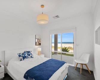 Beachfront escape with breathtaking views and quality accommodation. - Point Turton - Habitación