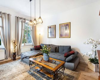 Fewo am Georgengarten - Wohnung 1 - Dessau-Roßlau - Wohnzimmer