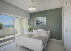 Larnaca Sunshore Beachfront Suite - Oroklini - Bedroom