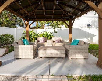 Coral Cottage Pool & Beach & Golf - Cape Canaveral - Patio