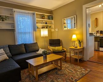 Pioneer Cottage Pristine 1 bedroom home, 5 minutes to All Star, private patio - Oneonta - Soggiorno