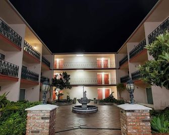 Royal Century Hotel at Lax - Inglewood - Edificio