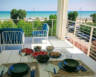 Seafront, apartment with wonderful terrace - Giulianova - Balkon