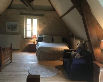 Pretty house in a pretty fortified village from the 13th century - Coucy-le-Château-Auffrique - Habitación