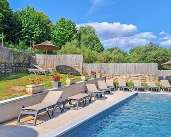 2 Bedroom Awesome Apartment In Vallon Pont Darc - Vallon-Pont-d'Arc - Pool