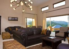 River Crossing Lodge - Windhoek - Living room