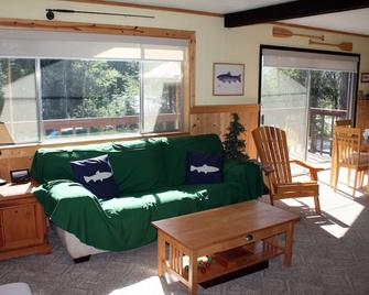 Priest Lake Cozy cottage with modern amenities - winter or summer - Priest River - Sala de estar