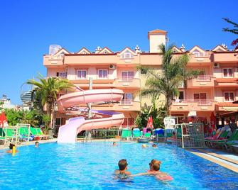 瑰色公寓酒店 - 馬馬利斯 - 馬爾馬里斯 - 游泳池