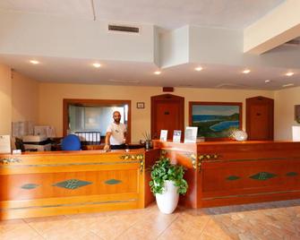 Ih Hotels Le Zagare Resort - Villasimius - Receptionist