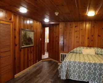 'Riverstone' Cabin River Access In Redwoods WiFi - Garberville