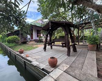 Aioun At Amphawa - Samut Songkhram