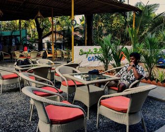 Half Orange Hostel - Vagator - Patio