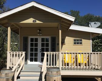 Modern Rustic Cabin Hideaway - Wofford Heights - Building