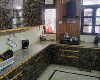 Tranquil Riverside Elegance: Luxury Retreat with Captivating Views by the Ganges - Rishikesh - Recepción