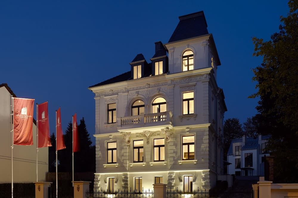 Boutique Hotel Villa am Ruhrufer Golf & Spa - Mülheim an der Ruhr - Edificio