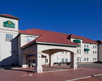 La Quinta Inn & Suites by Wyndham Ruidoso Downs - Ruidoso Downs - Building