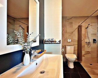 The Sixteenth Naiyang Beach Hotel SHA+ - Sakhu - Banheiro