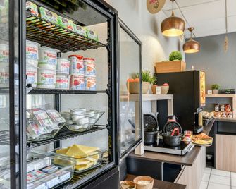 B&B HOTEL Sète Centre Gare - Сет - Buffet