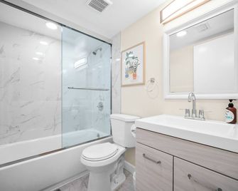 Riverwatch Apartments By Lowkl - Jensen Beach - Bathroom