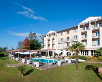 Brit Hotel du Golf Le Lodge - Salies-de-Béarn - Gebouw