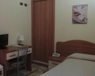 Hotel Ristorante Sbranetta - Rozzano - Bedroom